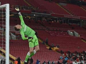 تألق جوردان بيكفورد حارس إيفرتون وتصدى لعدة فرص خطيرة