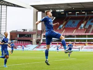 بارنز يحتفل بهدفه الحاسم