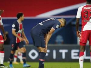 باريس يسقط على أرضه