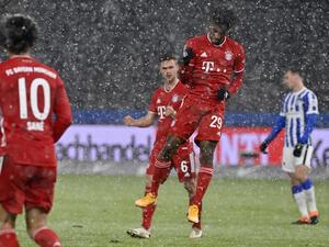 كومان يحتفل بهدفه