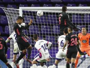 كاسيميرو يقود الملكي للتغلب على خصمه