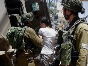 الاحتلال يعتقل 12 فلسطينيا في الضفة
