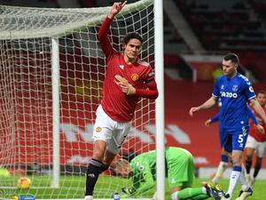 كافاني يحتفل بهدفه