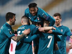 ميلان مطالب بالتأهل