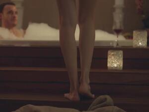 Sex in Bathtub! Hande Erçel and Kerem Bürsin Go Intimate in the HOTTEST Scene of Sen Çal Kapımı (Video)