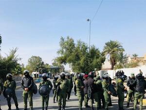 قوات حفظ القانون أمام المقر القديم للسفارة التركية