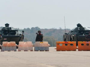  الجيش في بورما يكثف الضغط على المعارضة 