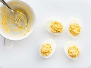 بيض مسلوق ومحشي