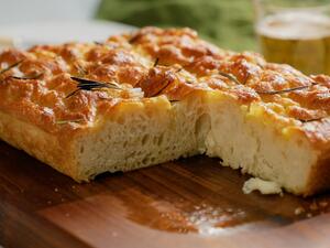 خبز الفوكاشيا الإيطالي 