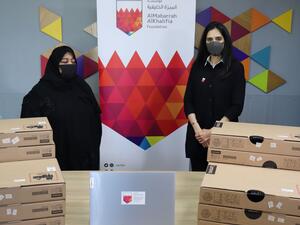 مؤسسة المبرة الخليفية تمنح جمعية الصداقة للمكفوفين 17 جهازًا محمولاً