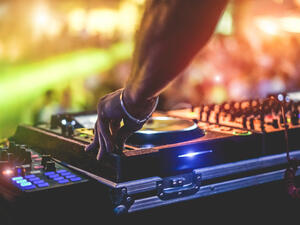  (Shutterstock)	