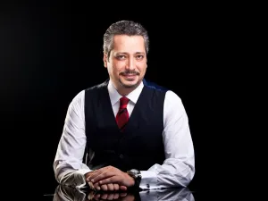 الإعلامي تامر أمين