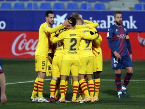 برشلونة يتطلع للضغط على أتلتيكو من خلال الفوز على هويسكا