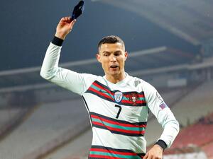 رونالدو يلقي شارة قيادة البرتغال احتجاجاً على إلغاء هدفه الصحيح