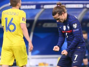 غريزمان يحتفل بهدفه