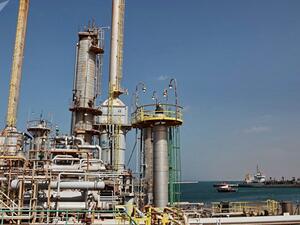 تعلن السيطرة على تسرب نفطي قرب حقل الظهرة بليبيا