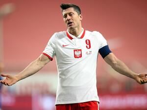 ليفاندوفسكي أبرز الغائبين