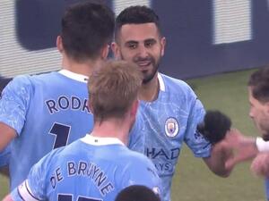 رياض محرز يتألق ويسجل هدفاً ويصنع آخر