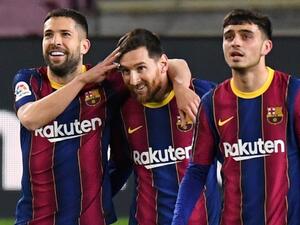 ميسي (وسط) يقود البارسا لانتصار جديد