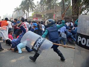 Police clash with activists in Dhaka 