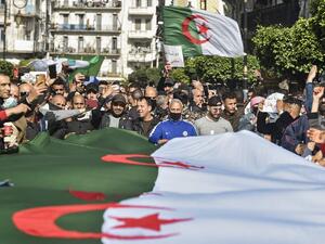 Thousands of Algerians out on the street