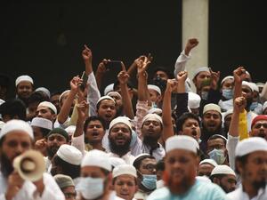 Bangladesh's deadly clashes result in 5 dead and scores injured