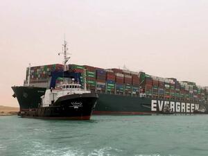 Container ship in Suez 