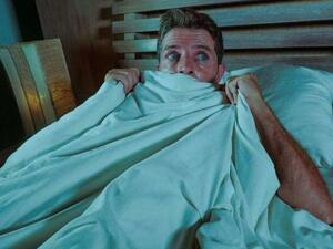 شاهدت للتو فيلم رعب وتتخيل أشياء  شاهدت للتو فيلم رعب وتتخيل أشياء