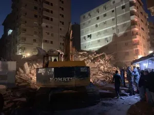 انهيار مبنى جسر السويس