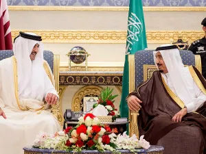 العاهل السعودي وأمير قطر 