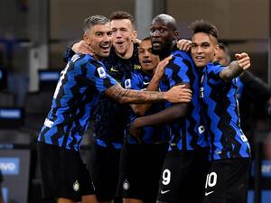 إنتر يقترب من معانقة اللقب