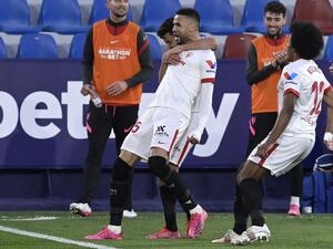 النصيري يحتفل بهدفه الثمين