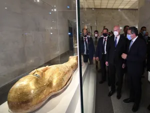 الرئيس التونسي يزور مواقع تاريخية في القاهرة