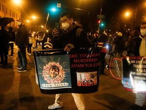 مئات يحتجون على قتل شرطة شيكاغو صبيا عمره 13 عاما