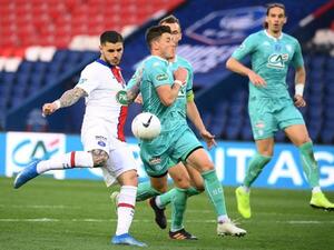 إيكاردي (يسار) يتألق ويسجل هاتريك