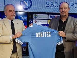 بينيتيز ورئيس نابولي أوريليو دي لاورينتيس