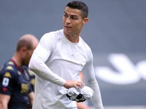 رونالدو يلقي قميص يوفنتوس