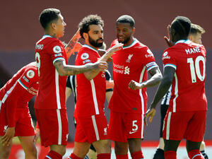 محمد صلاح (وسط)