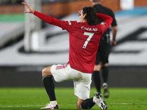 كافاني يحتفل بهدفه