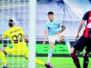 كوريا (وسط) يقود لاتسيو لفوز كبير