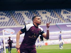 مبابي يقود الباريسي لفوز ساحق