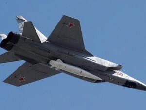 مقاتلة روسية تعترض طائرة تجسس أمريكية فوق المحيط الهادئ (فيديو)