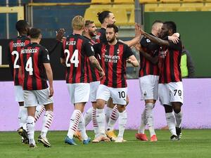 ميلان يعزز وجوده في المركز الثاني