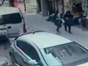 رجل يطعن زوجته في شارع عام بإسطنبول