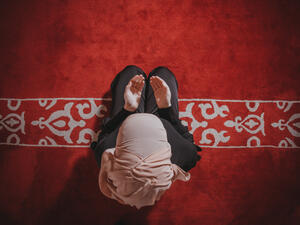 Muslim girl pray