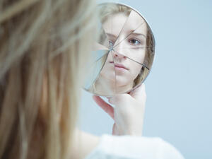 A crack in the mirror 