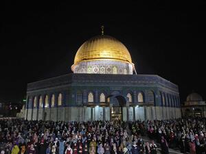 رغم العراقيل الاحتلال.. 90 ألفا يحيون ليلة القدر بالمسجد الأقصى