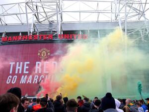 جماهير يونايتد تعترض على ملاك النادي