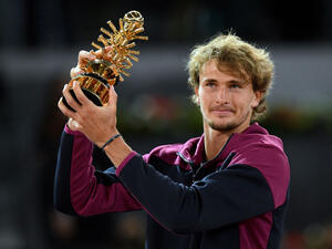 زفيريف يحتفل باللقب