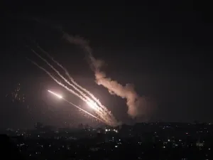جيش الاحتلال: إطلاق 90 صاروخا من غزة خلال الـ 12 ساعة الماضية